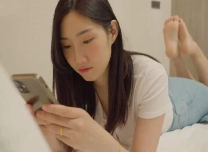 Cô vợ qua lại cùng anh nhân viên giao hàng